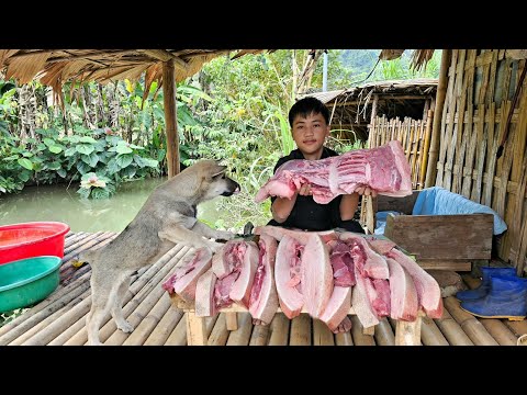 Nam bought some black pork to make smoked meat and cooked a delicious rice dish to share with Mun