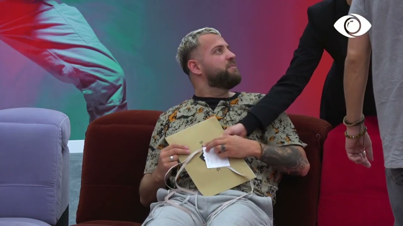 Zarf/ Brendi i bizhuterive surprizon vajzat me dhurata