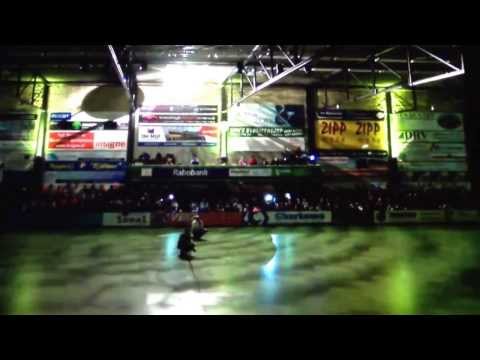 DSO E1 loopt op met TOP spelers tijdens de wedstrijd PKC - TOP