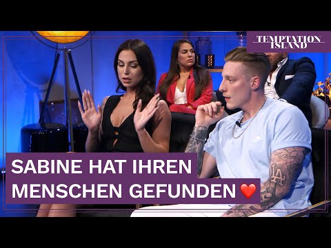 Sabine erhält Applaus von ihren Girls | Temptation Island