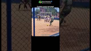 O goleiro quase que pega a falta #shorts #futebol