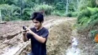 preview picture of video 'Philippine Jitney mountain climber off roader'