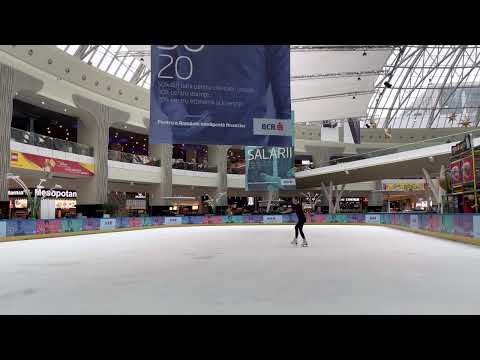 Practicing a change of edge exercise (adult beginner figure skater)