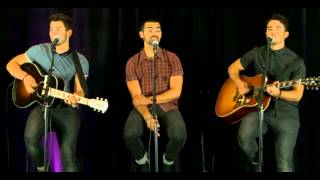 Get Lucky/Burnin&#39; Up - Jonas Brothers Live Acoustic Performance for Kiss 108 Boston [22/07/2013]