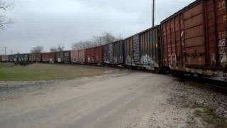 preview picture of video 'Union Pacific manifest westbound at Flatonia.'