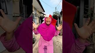 Download lagu IMITATING THE SOUND OF SOMEONE FALLING #shorts mp3