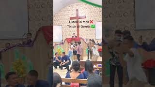 Download lagu Pendeta di mimbar; remaja gereja malah goyang pargoy mp3