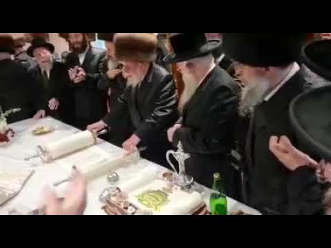 Kapishnitz Rebbe Attends Siyum Sefer Torah in Staten Siland - Cheshvan 5782