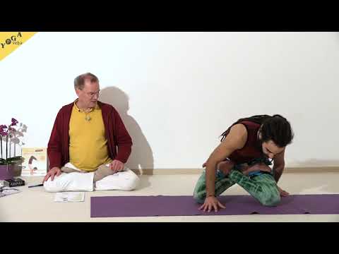 Berg im Lotus Parvatasana - Yoga Asana Lexikon