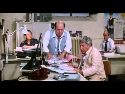 Lino Banfi - interrogatorio del commissario auricchio.wmv