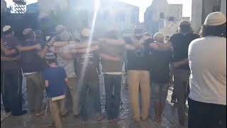 ועיננו תראינה מלכותך: יהודים שרים בהר הבית במהלך תשעה באב (חדשות הקול היהודי) - התמונה מוצגת ישירות מתוך אתר האינטרנט יוטיוב. זכויות היוצרים בתמונה שייכות ליוצרה. קישור קרדיט למקור התוכן נמצא בתוך דף הסרטון ועיננו תראינה מלכותך: יהודים שרים בהר הבית במהלך תשעה באב (חדשות הקול היהודי) - התמונה מוצגת ישירות מתוך אתר האינטרנט יוטיוב. זכויות היוצרים בתמונה שייכות ליוצרה. קישור קרדיט למקור התוכן נמצא בתוך דף הסרטון