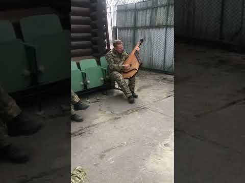 Гей була в мене коняка (pieśń ukraińska z XIX wieku) - śpiewa żołnierz w 2022 r.