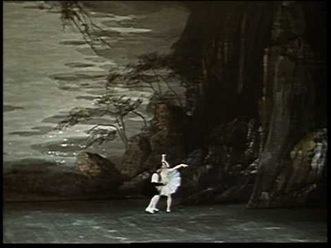 Maya Plisetskaya dances in Swan Lake (vaimusic.com)