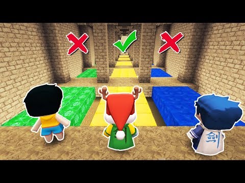 DON'T CHOOSE THE WRONG PATH!  ☠️😱 ESCAPE FROM THE PYRAMID IN MINI WORLD