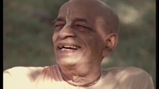 preview picture of video 'Srila Prabhupada Garden Conversation - New Vrindaban, USA, July, 1974'