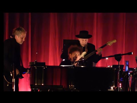 4K Watching The River Flow With Bob Dylan in Lyon 2023