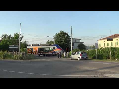 Passaggio a livello di Strada Staffola - Gonzaga (MN) / Level crossing / Passage à niveu / 平交道口