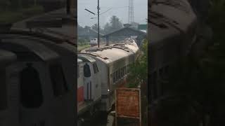 Download lagu Ada kereta api  cikuray ditarik lok CC 203 berangkat stasiun Cibatu mp3