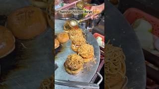 Sirf 50 Rs ka Superfast Chowmein Burger 🍔 ab East Delhi mai😍| @theepicuregirllll_ 🔔
