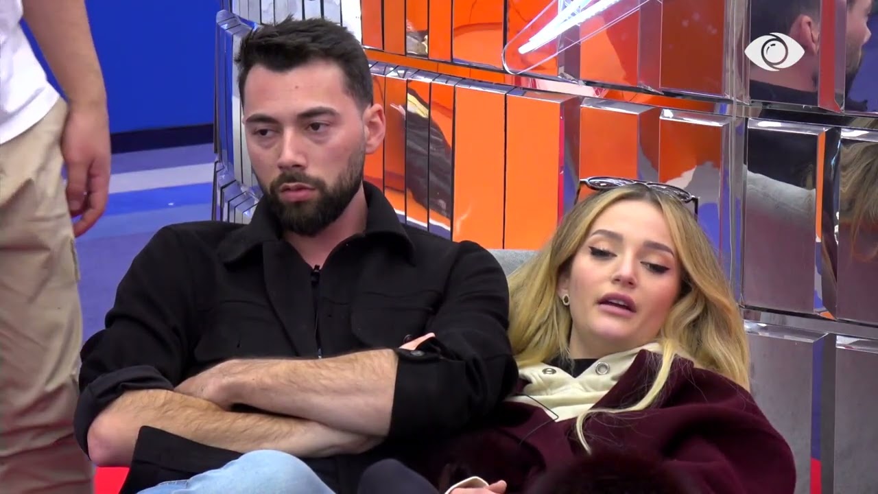 “Ti që e përdor je më keq!”/ Selin debaton me Angelon teksa qëndrojnë bashkë: Mua më dëmton vetëm...