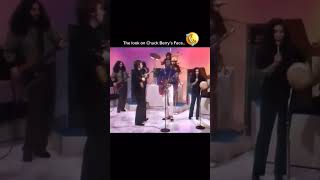 Download lagu Chuck Berry's facial expression is priceless! 🤣 Yoko Ono 'expressing herself' on TV😳 mp3