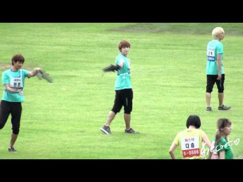 [Kyuhyun HD FANCAM] 110827 Umbrella Fight?? @ Idol Star Athletics Sports Day (SUPER JUNIOR)