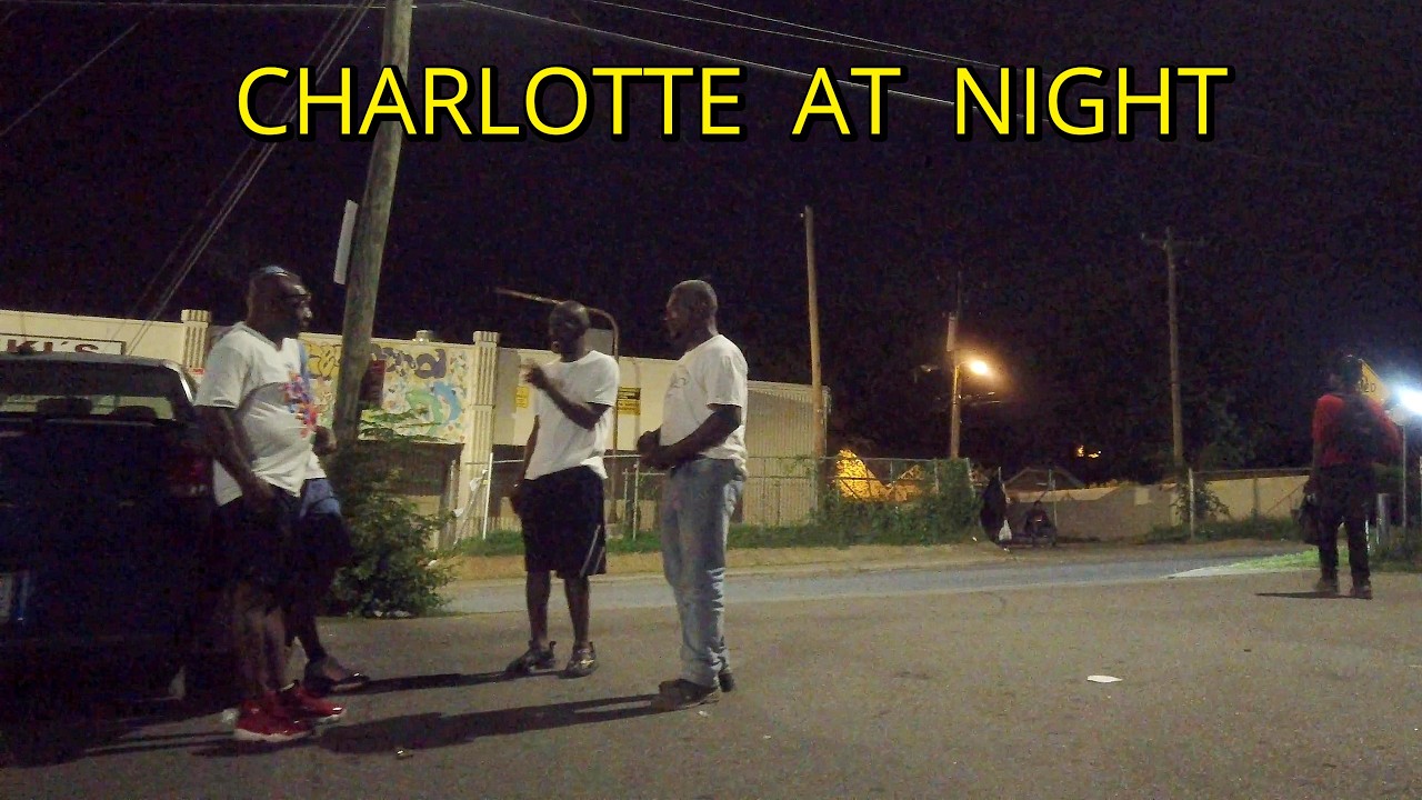 EXPLORING CHARLOTTE NORTH CAROLINA STREETS AT NIGHT / WALKING AND DRIVING