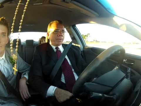 "MY UNCLE FUSSING WITH THE GPS"!! "(IN SPANISH)"