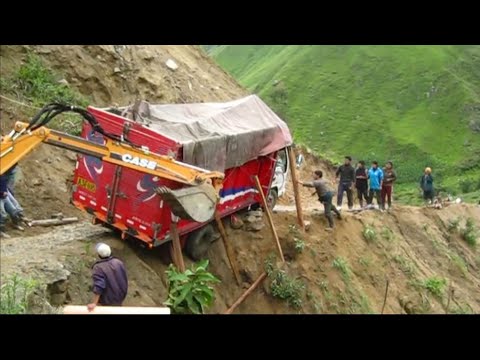 Stupid Truck Turns Streets Into Battlefields And Unbelievable Scenes #2