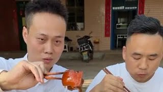 红烧肉 今天小王带来一块这么好的五花肉，试试大口吃肉的感觉，真的太爽了，肥而不腻，一口下去糯糯的#美食 #在家做美食 #我的乡村生活 #农村美食记录生活 #红烧肉