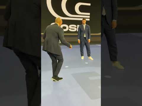 NOSTALGIA ON! HENRY E IBRA AINDA DÃO SHOW COM A BOLA NO PÉ… MESMO USANDO TERNO KKKKKKKK #shorts