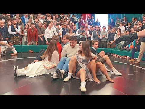 Lustige Oktoberfest-Challenge: Teufelsrad-Wettbewerb.