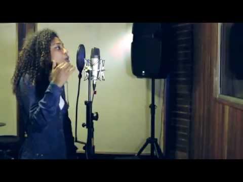 A MI NADIE  KAROLINATIVA - VIDEO CLIP