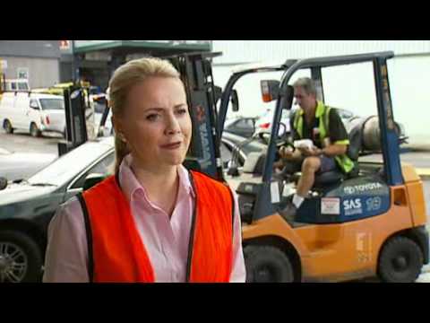 Flood pummels Brisbane fruit markets
