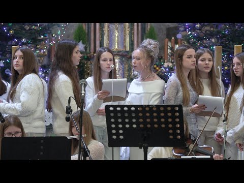 Koncert w Starej Wsi: kolędy w wykonaniu Magis podbiły serca publiczności