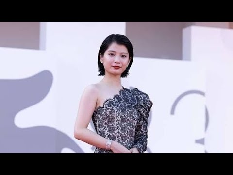 蒔田彩珠、ヴェネチアで涙…✨ 12分超の拍手に「人生で一番感動した瞬間」#蒔田彩珠 #出口夏希 #ルックバック #ヴェネチア国際映画祭 #是枝裕和 #映画ニュース #映画祭 #芸能ニュース #日本映画