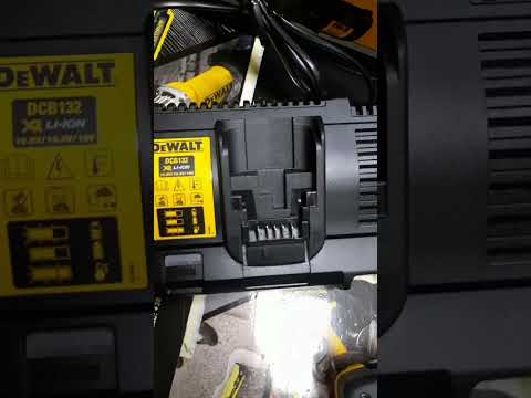 Зарядное устройство DeWALT DCB132 XR FLEXVOLT для аккумуляторов Зарядное устройство DeWALT DCB132 XR FLEXVOLT для аккумуляторов