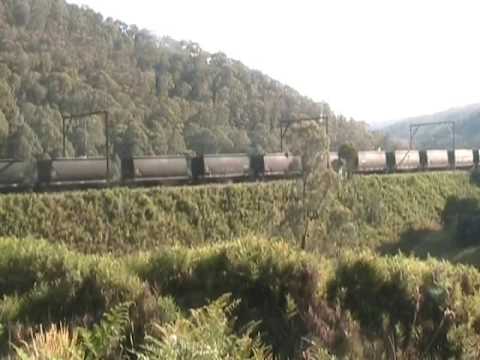 82 CLASS DIESEL COAL TRAIN BOUND FOR PORT KEMBLA - NOVEMBER 25TH 2009