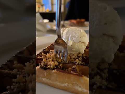 5-STAR Spanish Waffle 🥹 #shorts #travel #spain #europe #breakfast #foodie #adventure #yummy #viral