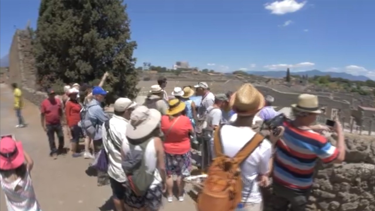 15 Tourists Who Got In Trouble