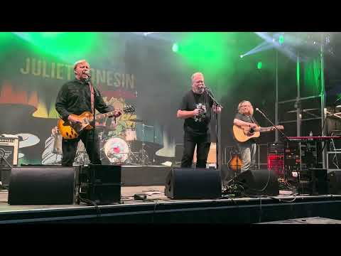 Juliet Jonesin Sydän. Miksi Naiset Aina Rakastuvat Renttuihin. Turun Viinijuhlat. 27.6.2025. 