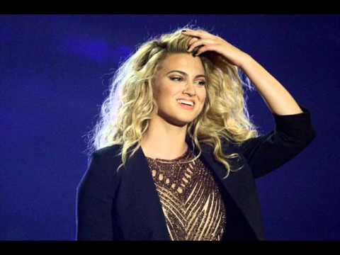 Tori Kelly - Should've Been Us (MTV VMA 2015) Live