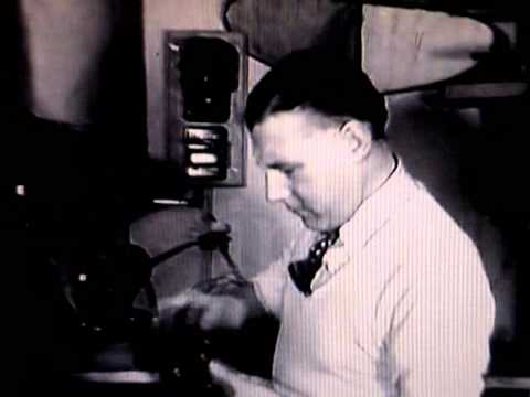 Henry Garat dans sa boutique 1948