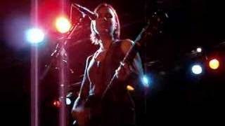 Juliana Hatfield  - Somebody is waiting for me (live)