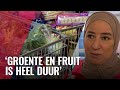 Moeder en zoon runnen samen mini-voedselbank