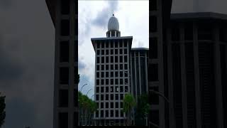 Download lagu The beauty of the ITIQLAL Mosque and the Jakarta KATEDRAL Church mp3