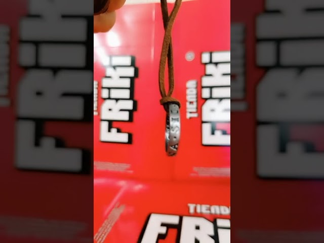 Vídeo relacionado con XHBTS Uncharted 4 Drake 20 pegatinas y collar con colgante de anillo grabado, cadena de cuero marrón y cuaderno de escritura de diario de viaje, cuaderno de notas vintage de piel sintética,(marrón)