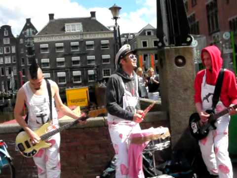 Funny band﻿ on﻿ a﻿ street﻿ in﻿ Amsterdam