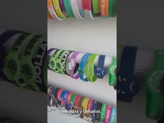 Vídeo relacionado con Pulseras de silicona personalizadas, text, logotipo e iconos, 30/100/500/1000 unidades, para eventos, recaudación de fondos, regalos y concienciación