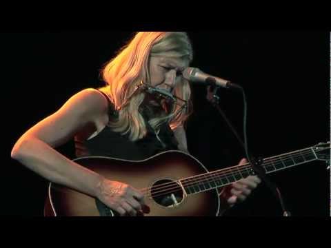 Anne Grete Preus: Dylan ( Make You Feel My Love) and her own song (Ro meg over)